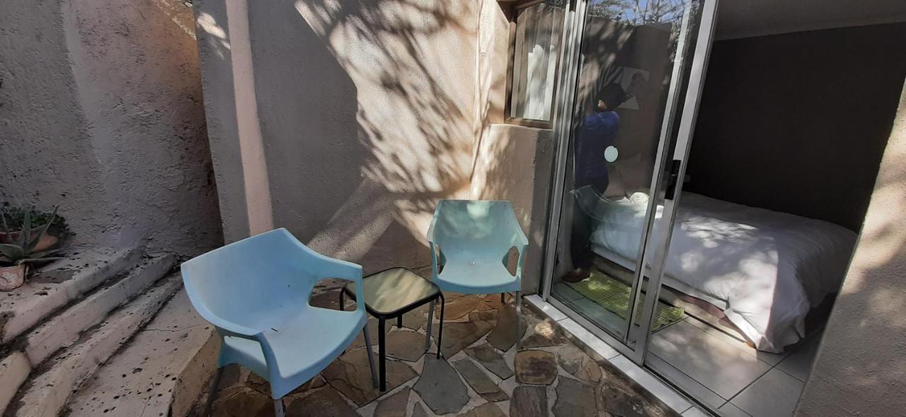 Self-Catering Studio, Unit 3 On Krupp Windhoek Bagian luar foto