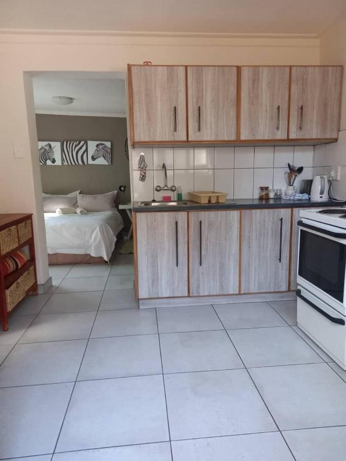 Self-Catering Studio, Unit 3 On Krupp Windhoek Bagian luar foto