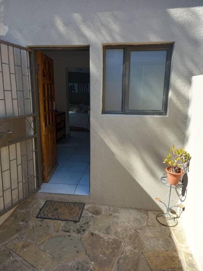 Self-Catering Studio, Unit 3 On Krupp Windhoek Bagian luar foto